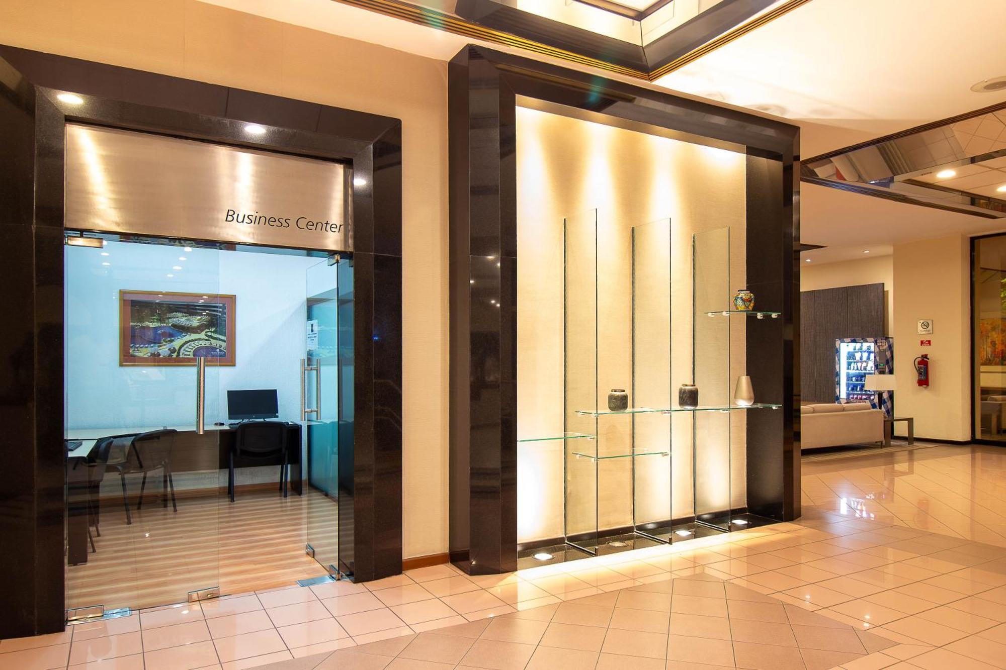Hotel Guadalajara Plaza Expo Екстериор снимка