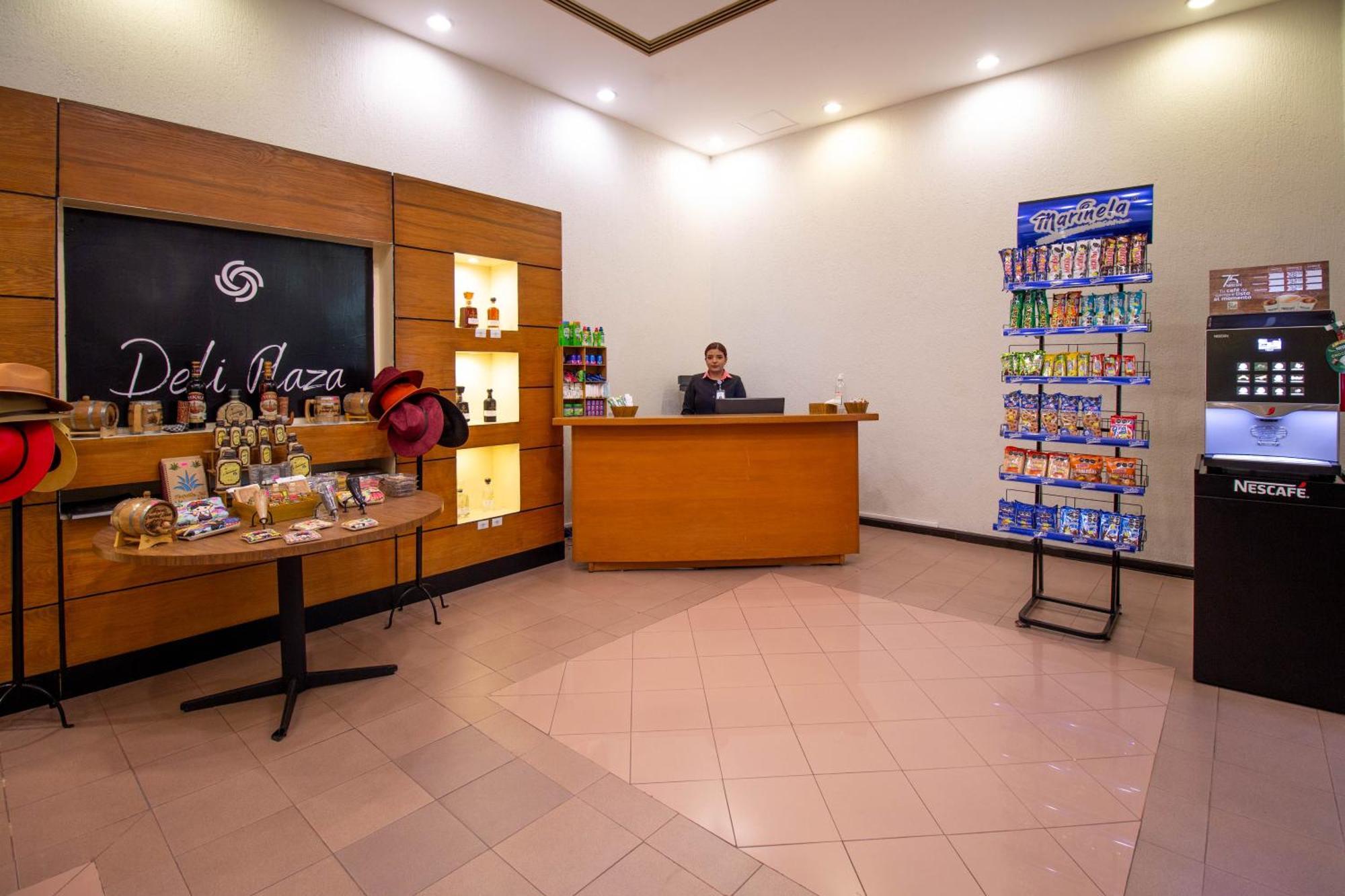Hotel Guadalajara Plaza Expo Екстериор снимка