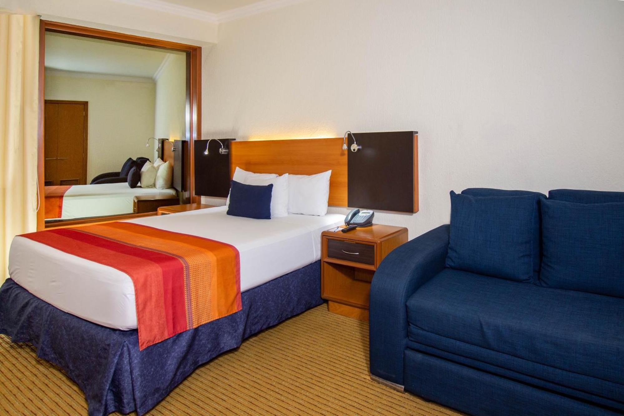 Hotel Guadalajara Plaza Expo Екстериор снимка