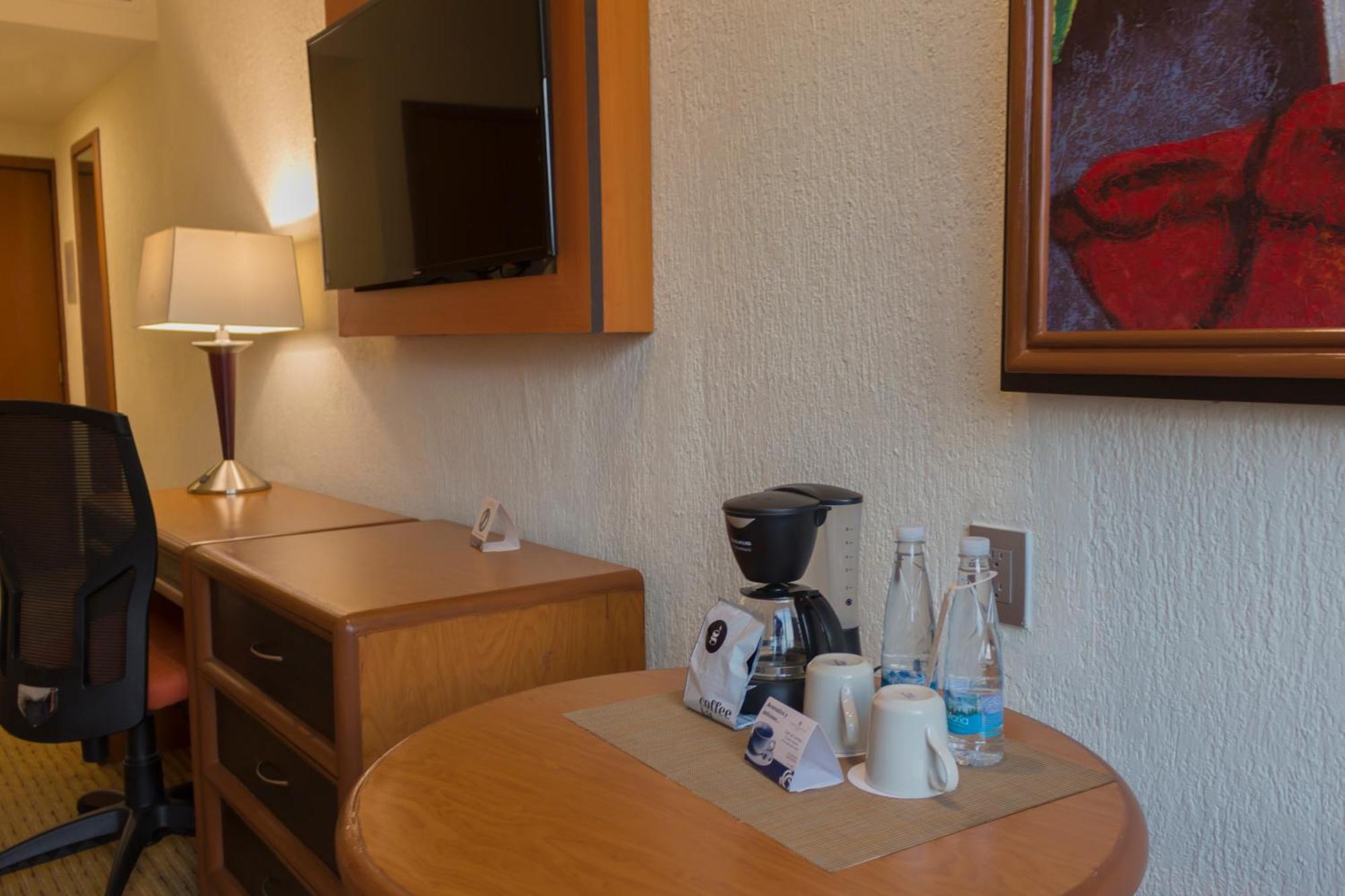 Hotel Guadalajara Plaza Expo Екстериор снимка